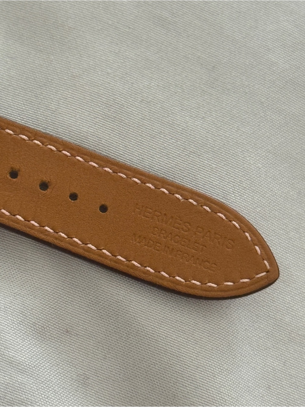 Hermes Apple Watch band pink and beige only barely used - Picture 8 of 11